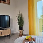 L'evasion Carcassonnais Avec Terrasse 2 Places De Parking Privee Apartment *